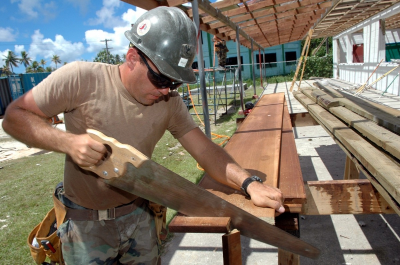 charpentier-SALERNES-min_worker_construction_building_carpenter_male_job_build_helmet-893290